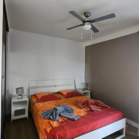 La Parenthese Hyeroise T3 Sur Le Port De *