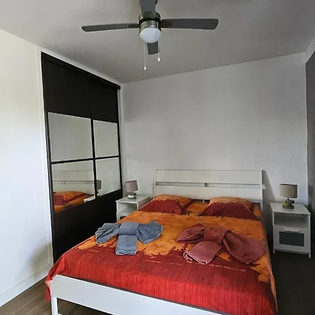 La Parenthese Hyeroise T3 Sur Le Port De Hyères