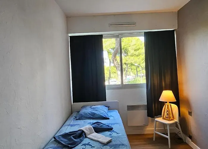 La Parenthese Hyeroise T3 Sur Le Port De