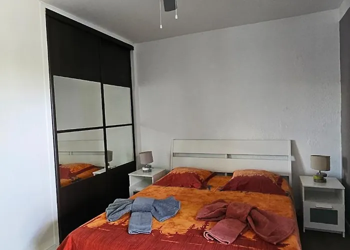 La Parenthese Hyeroise T3 Sur Le Port De Hyères